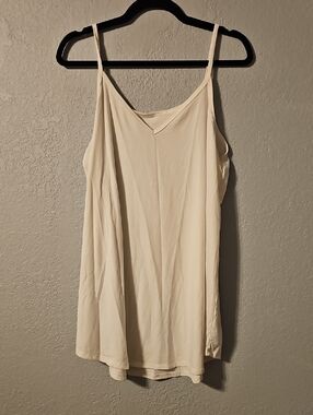 Everyday Cream V-Neck Slim-Strap Cami
